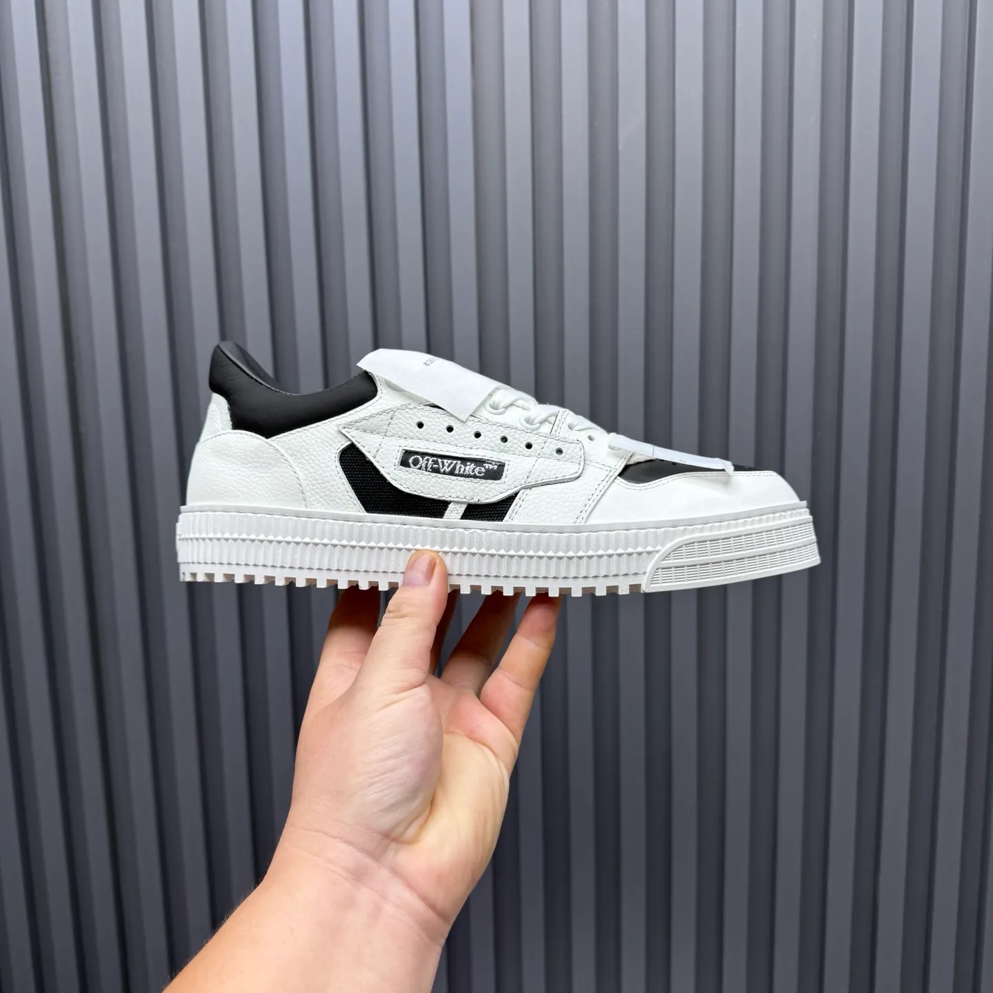 【OFF WHITE】P: 680💰Couple model👫, Size: Female 35-40. Male 39-44 (customized at 45.46) High-quality version👊 "Out of office" series original molding, original lasting, production process 1:1 original ➰OFF GRAY WHITE OW ➰ First layer of cowhide, imported skin-friendly and environmentally friendly polyester mesh, original molding, high elasticity and environmentally friendly molding pad Made with the original lasting process. The original molded rubber outsole (never yellows and deforms) has a super correct shape, bright color and strong three-dimensional effect👍. Packaging💯Full set of packaging synchronized with the official website (branded paper, certificate of quality, branded cloth bag)